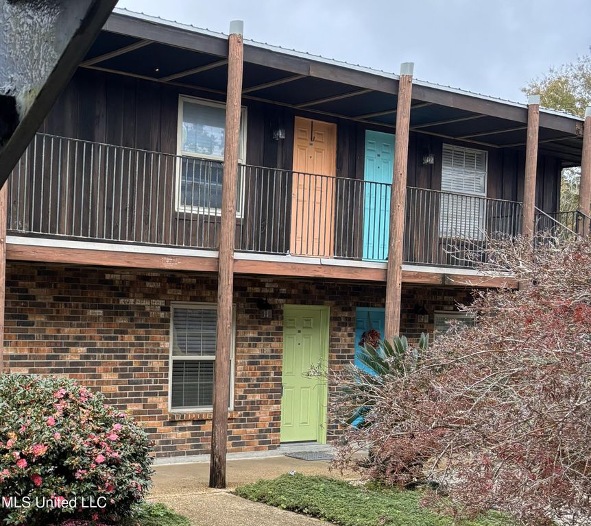 1550 E Second Street, T 121, Pass Christian, MS 39571