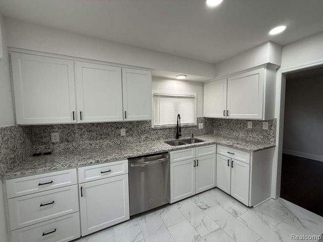 335 S Silvery Lane, Dearborn, MI 48124