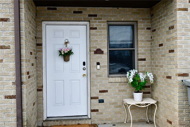 106 Meadowview Drive, Connoquenessing Boro, PA 16053