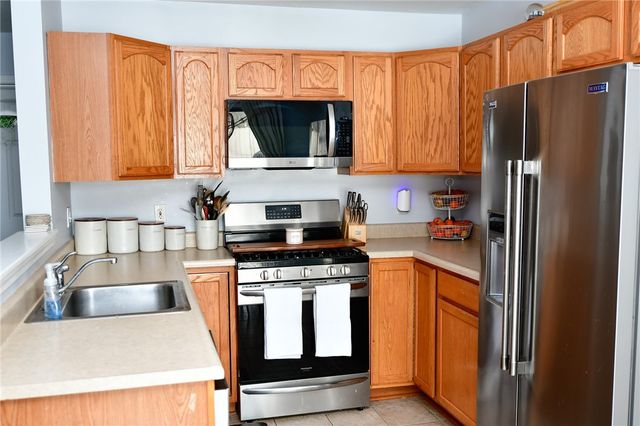 106 Meadowview Drive, Connoquenessing Boro, PA 16053