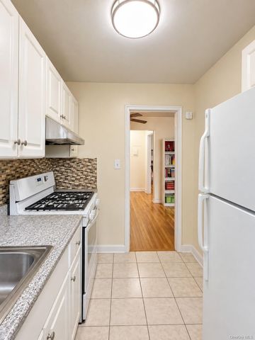 69-12 138th St B, Kew Garden Hills, NY 11367
