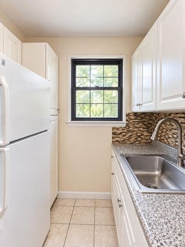 69-12 138th St B, Kew Garden Hills, NY 11367