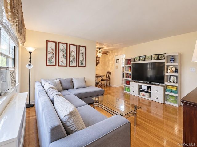 69-12 138th St B, Kew Garden Hills, NY 11367