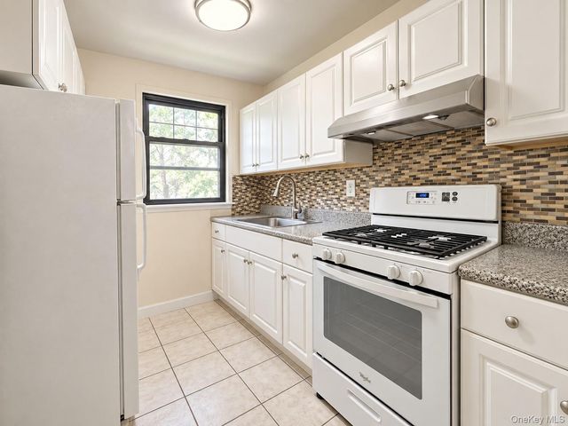 69-12 138th St B, Kew Garden Hills, NY 11367