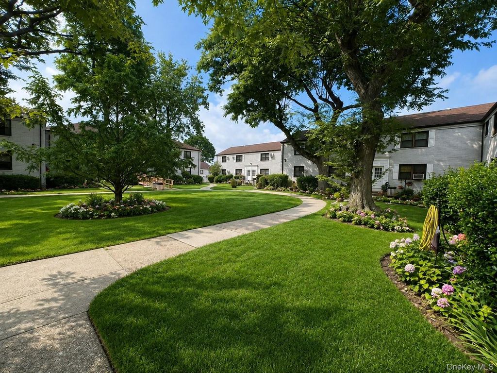 69-12 138th St B, Kew Garden Hills, NY 11367 — photo 2