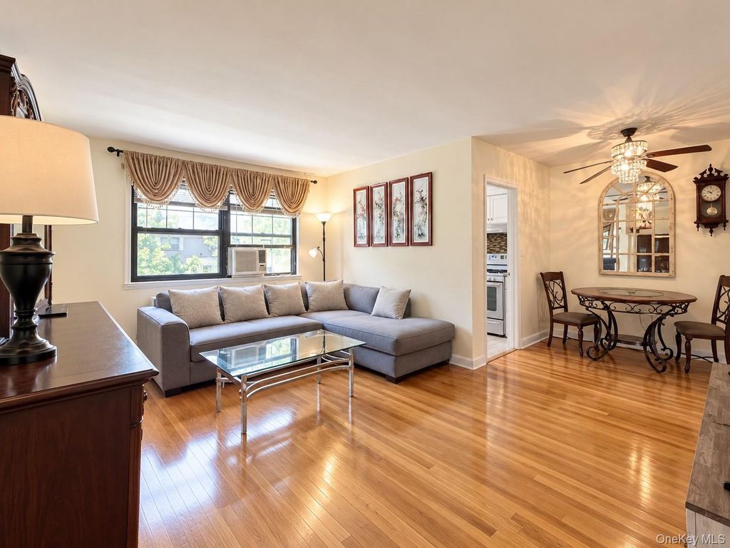 69-12 138th St B, Kew Garden Hills, NY 11367 — photo 4