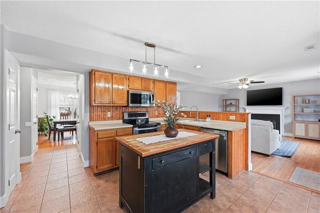 6215 Calvert CT, Suffolk, VA 23435