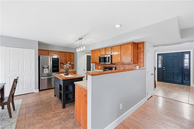 6215 Calvert CT, Suffolk, VA 23435