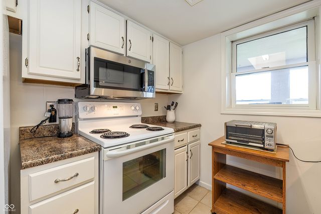 8431 Christiana Lane, Indianapolis, IN 46256