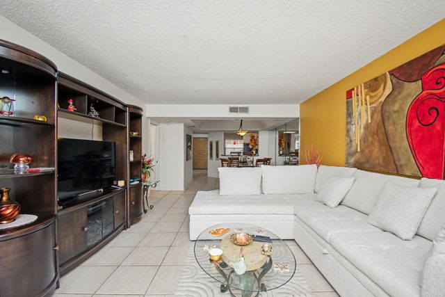 23370 N Carolwood Lane N 409, Boca Raton, FL 33428