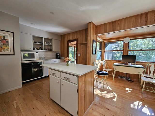 46 HILLCREST Drive, Carbondale, IL 62901