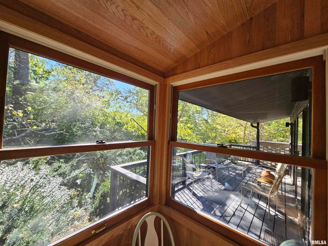 46 HILLCREST Drive, Carbondale, IL 62901