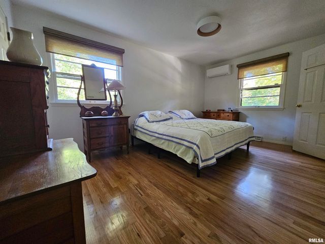 46 HILLCREST Drive, Carbondale, IL 62901