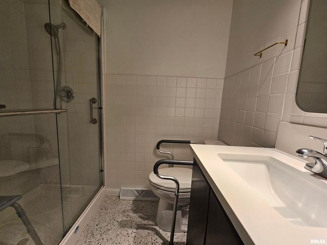 46 HILLCREST Drive, Carbondale, IL 62901