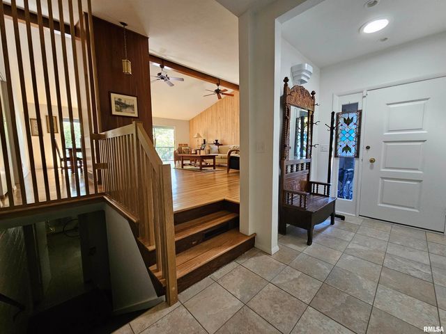 46 HILLCREST Drive, Carbondale, IL 62901