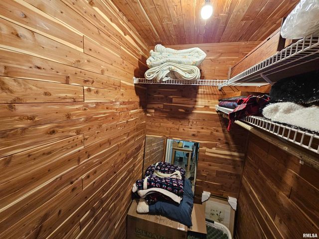 46 HILLCREST Drive, Carbondale, IL 62901