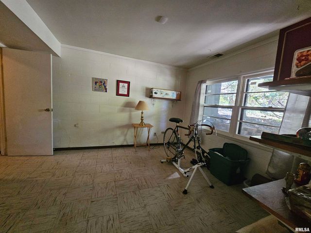 46 HILLCREST Drive, Carbondale, IL 62901