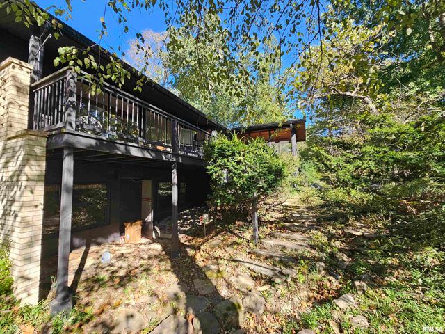 46 HILLCREST Drive, Carbondale, IL 62901