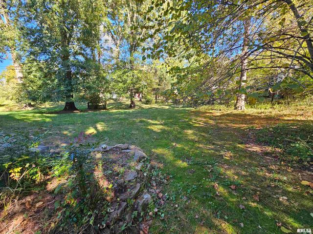 46 HILLCREST Drive, Carbondale, IL 62901