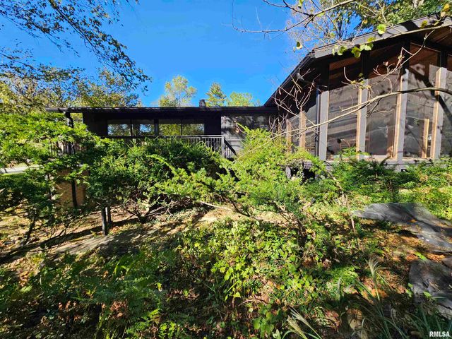 46 HILLCREST Drive, Carbondale, IL 62901