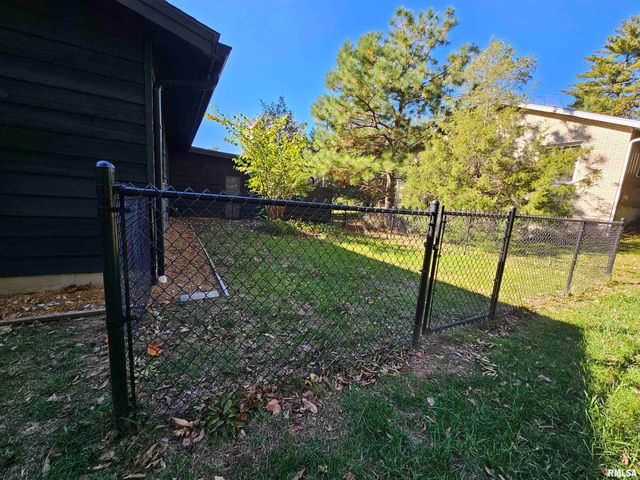 46 HILLCREST Drive, Carbondale, IL 62901