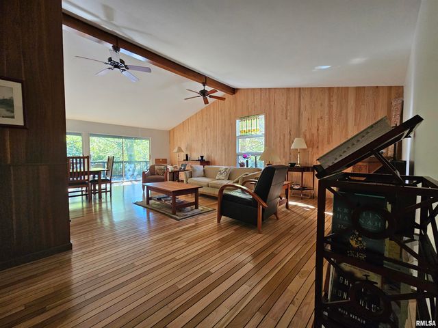 46 HILLCREST Drive, Carbondale, IL 62901