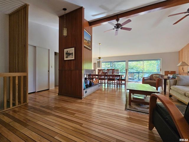 46 HILLCREST Drive, Carbondale, IL 62901