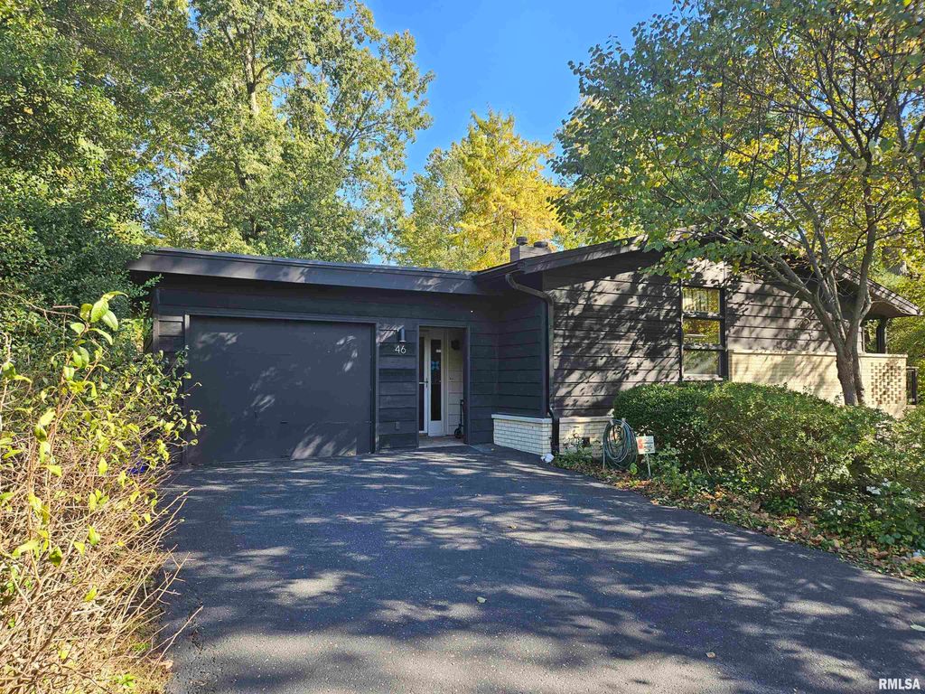 46 HILLCREST Drive, Carbondale, IL 62901