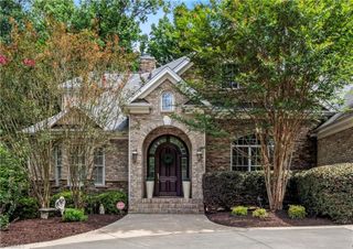 2925 Robinhood Road, Winston-salem, NC 27106