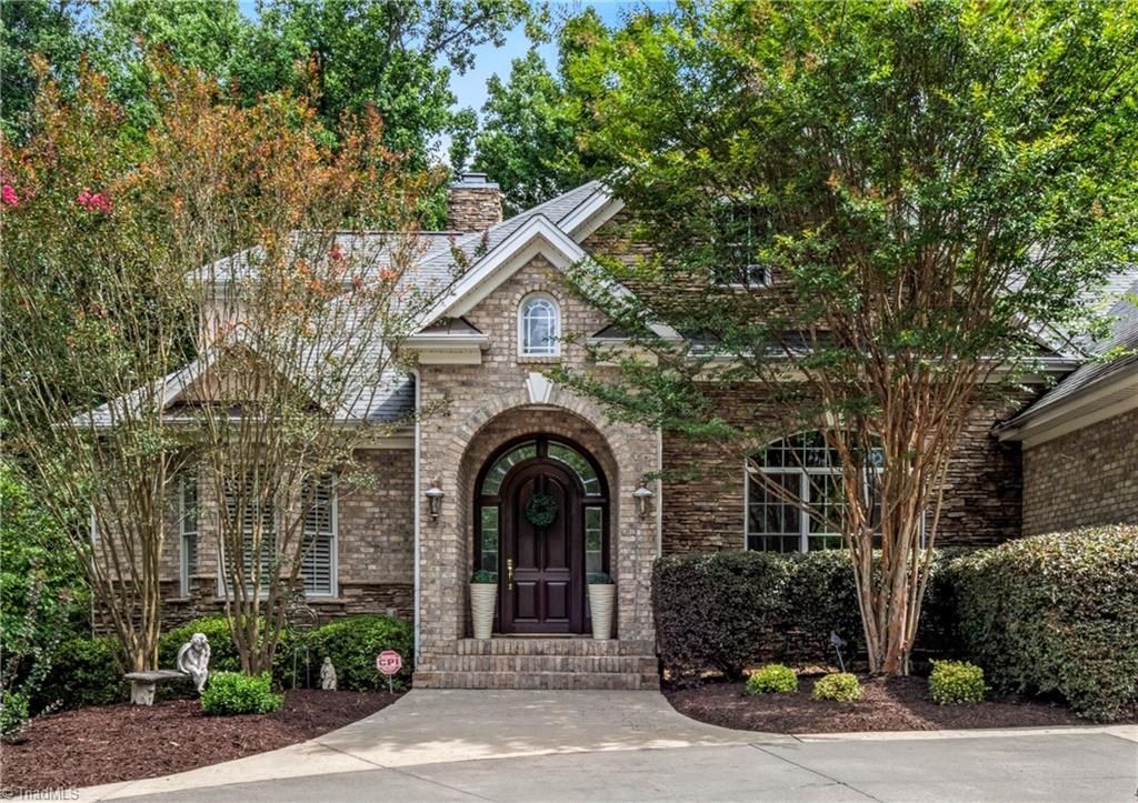 2925 Robinhood Road, Winston-salem, NC 27106