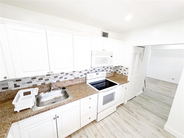 2710 Riverside Drive 201-A, Coral Springs, FL 33065