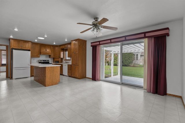 2412 LUPINE COURT, Menasha, WI 54952