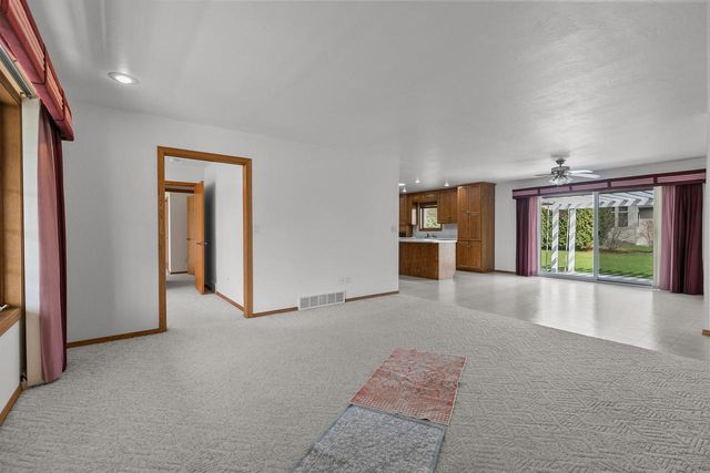 2412 LUPINE COURT, Menasha, WI 54952