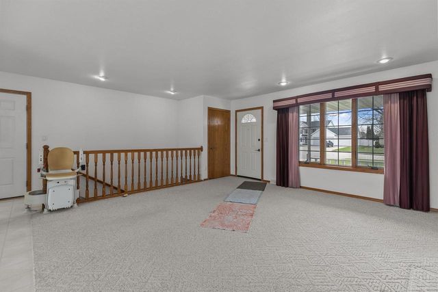 2412 LUPINE COURT, Menasha, WI 54952