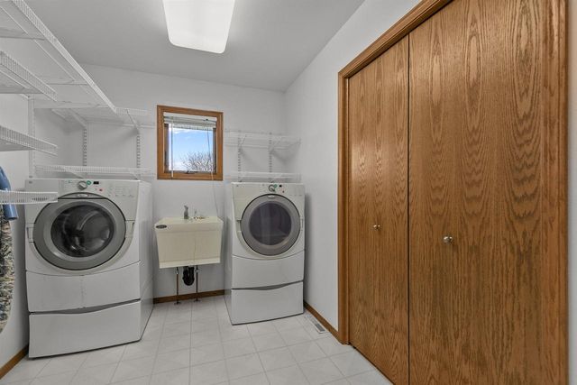 2412 LUPINE COURT, Menasha, WI 54952