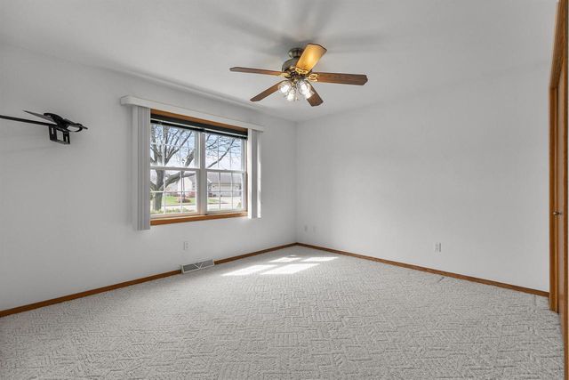2412 LUPINE COURT, Menasha, WI 54952
