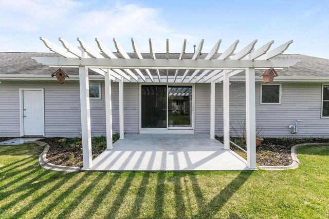 2412 LUPINE COURT, Menasha, WI 54952