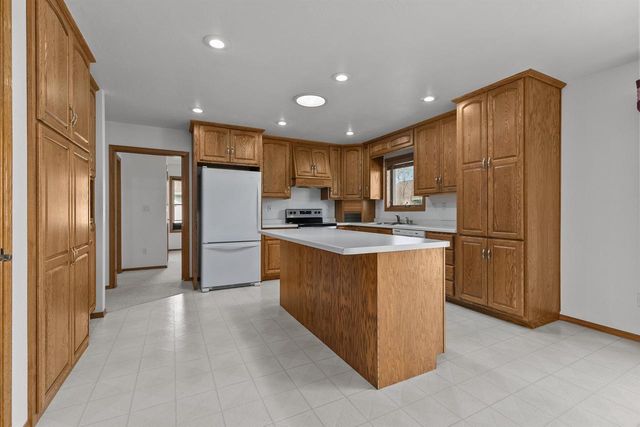 2412 LUPINE COURT, Menasha, WI 54952