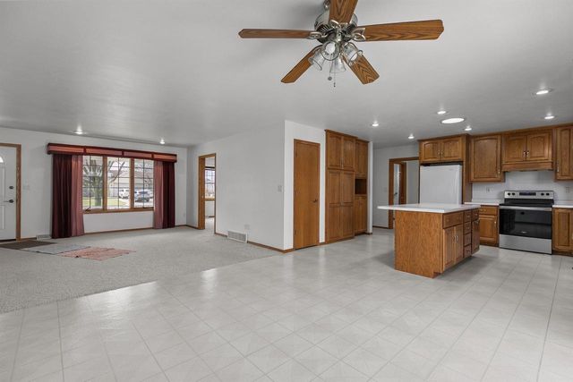 2412 LUPINE COURT, Menasha, WI 54952