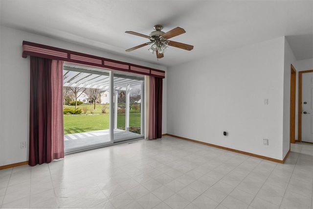 2412 LUPINE COURT, Menasha, WI 54952