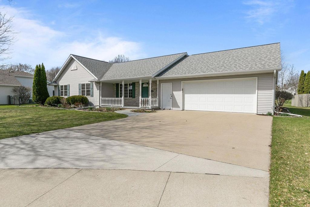 2412 LUPINE COURT, Menasha, WI 54952
