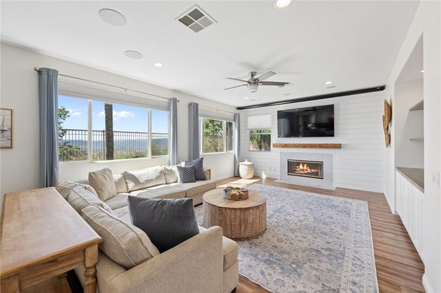 35519 Iceplant LN, Murrieta, CA 92562