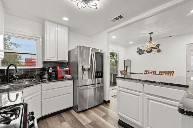 615 Circle Drive, Arlington, TX 76010