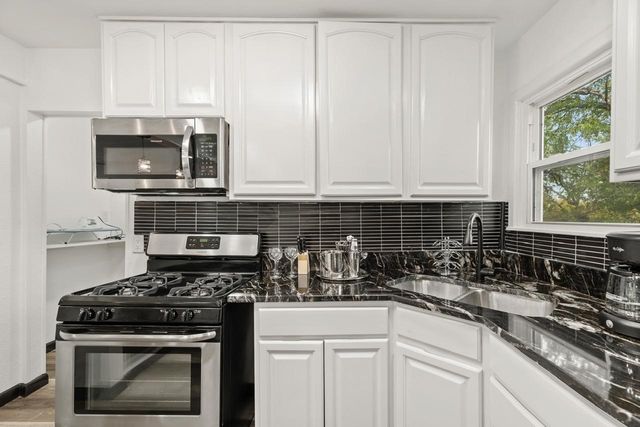 615 Circle Drive, Arlington, TX 76010