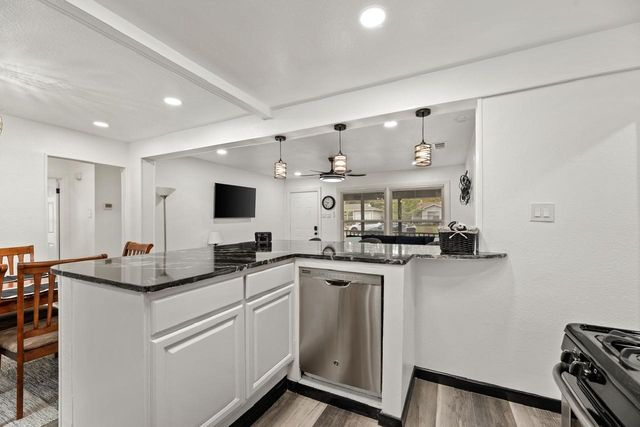 615 Circle Drive, Arlington, TX 76010