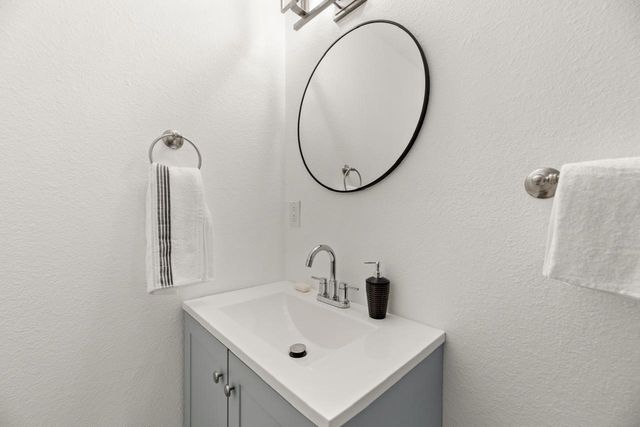 615 Circle Drive, Arlington, TX 76010