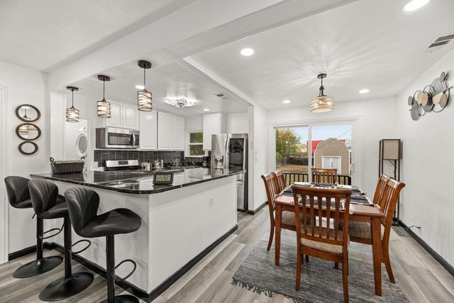 615 Circle Drive, Arlington, TX 76010