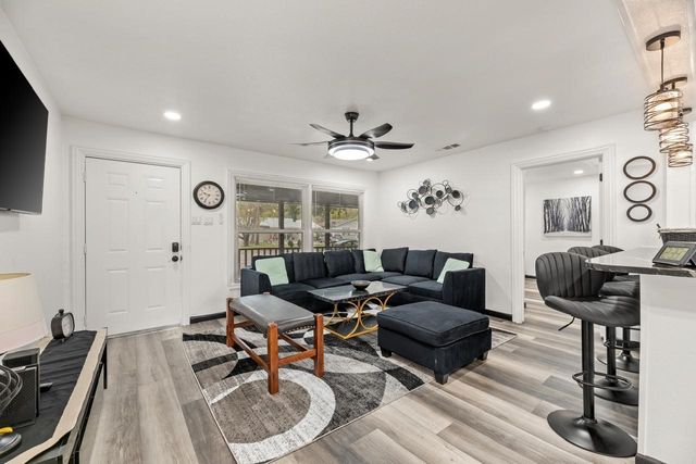 615 Circle Drive, Arlington, TX 76010