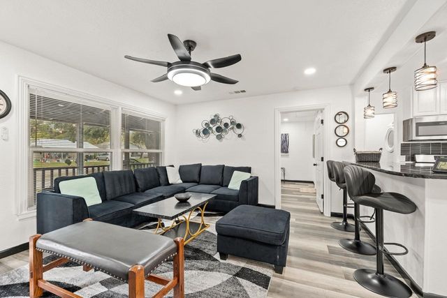 615 Circle Drive, Arlington, TX 76010