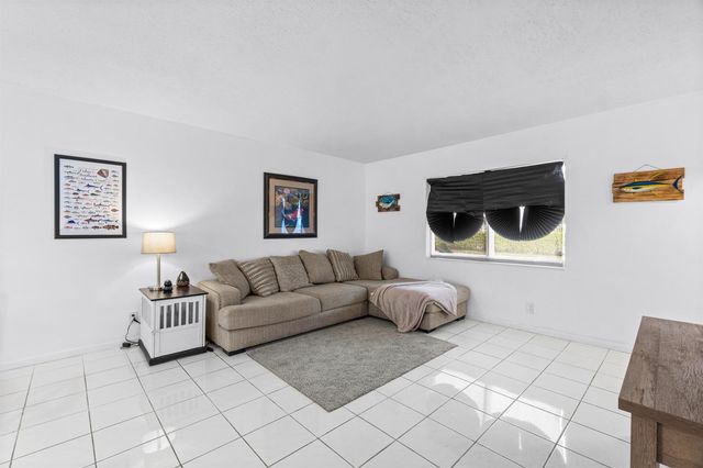 658 NE 6th Court E E, Boynton Beach, FL 33435